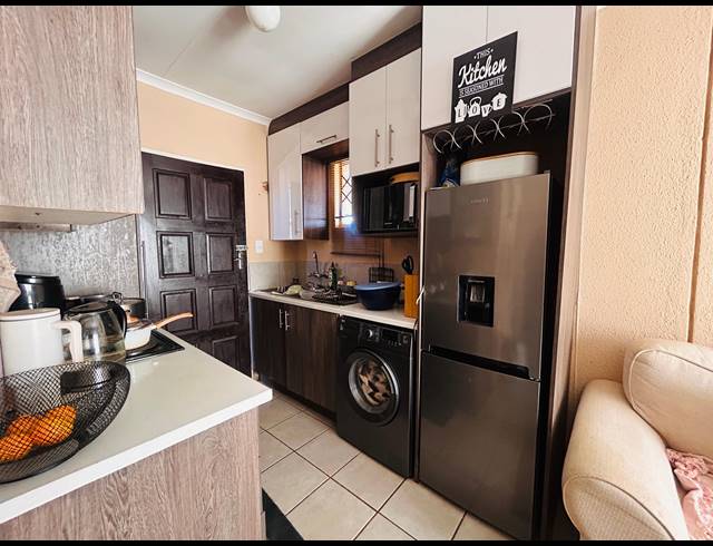 2 BEDROOM HOUSE FOR SALE IN SAVANNA CITY